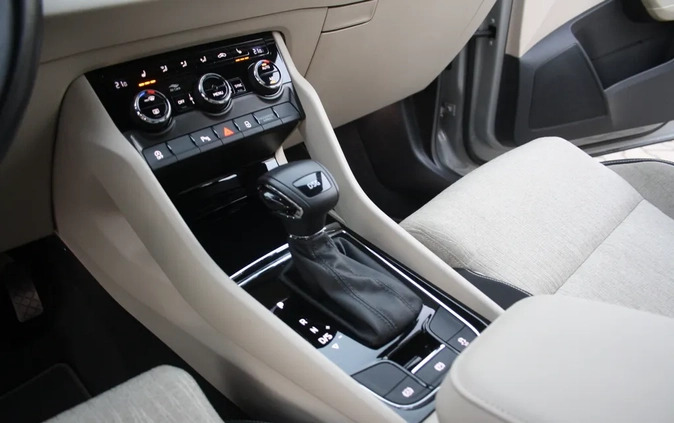 Skoda Karoq cena 86600 przebieg: 74000, rok produkcji 2018 z Police małe 781